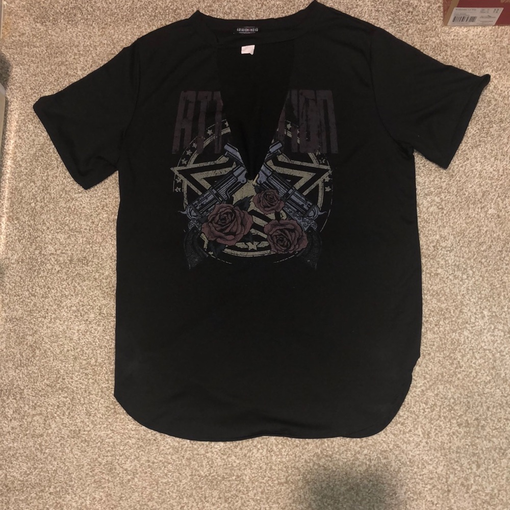 EUC Black deep v front graphic t shirt